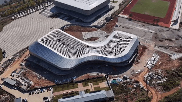 龍鱗加身的游泳館---零壹城市建筑事務(wù)所